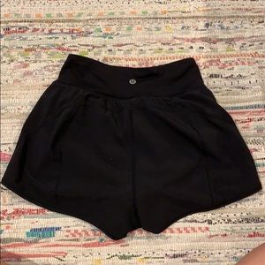 black lululemon shorts